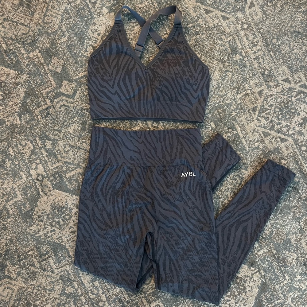 AYBL workout set size small